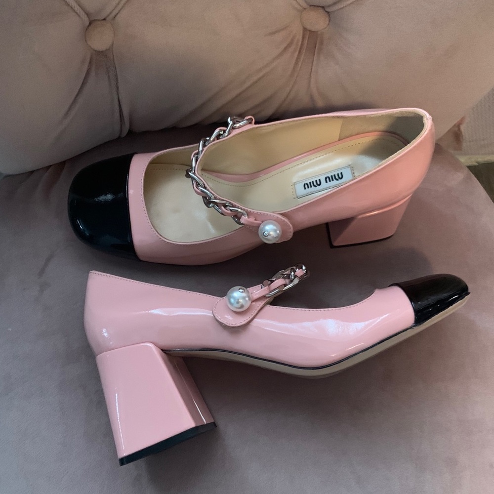 Shoe - Picture 3 of 7